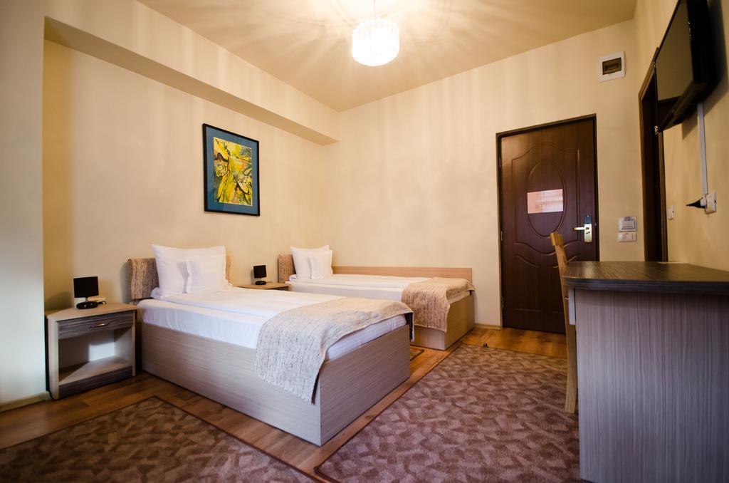 Apart Hotel Bonjour Cluj Room photo