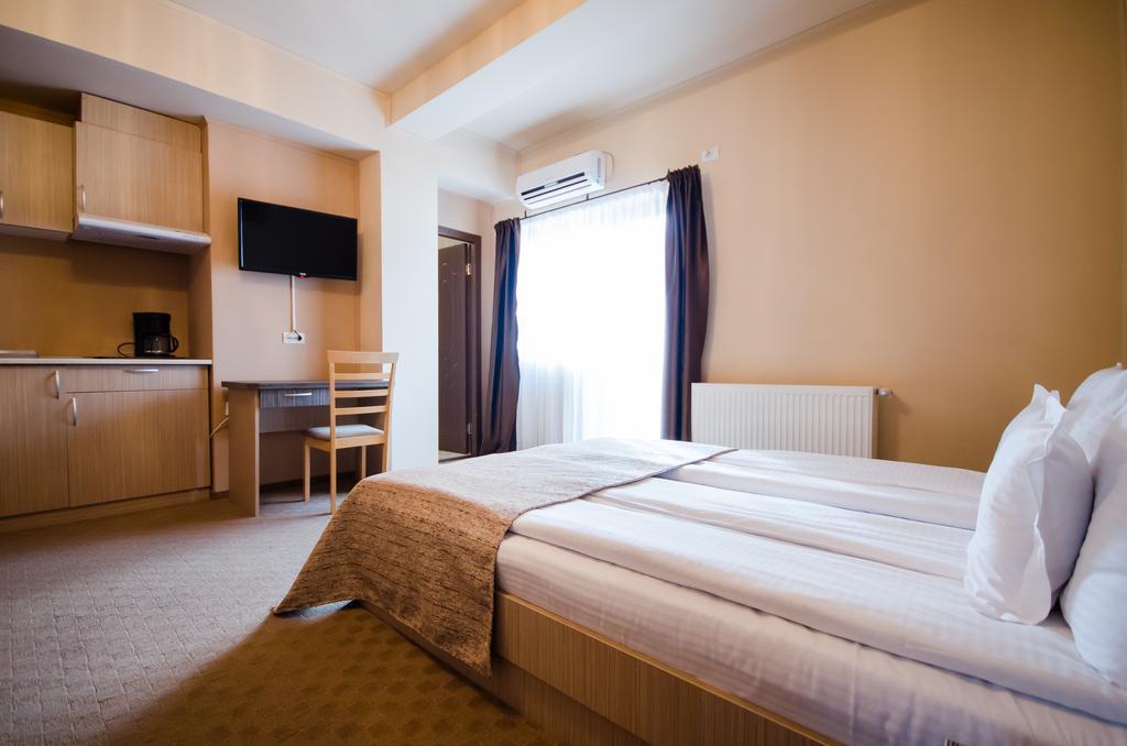 Apart Hotel Bonjour Cluj Room photo